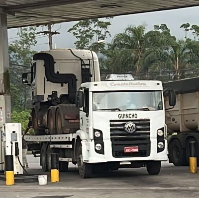 Transporte de veículos antigos em Cubatão